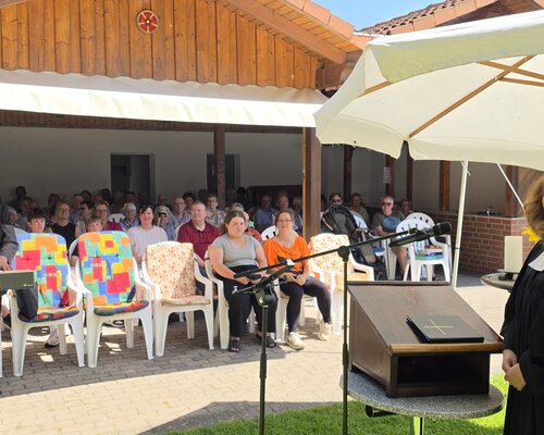 Sommergottesdienst unter den Eichen in Eschenbruch