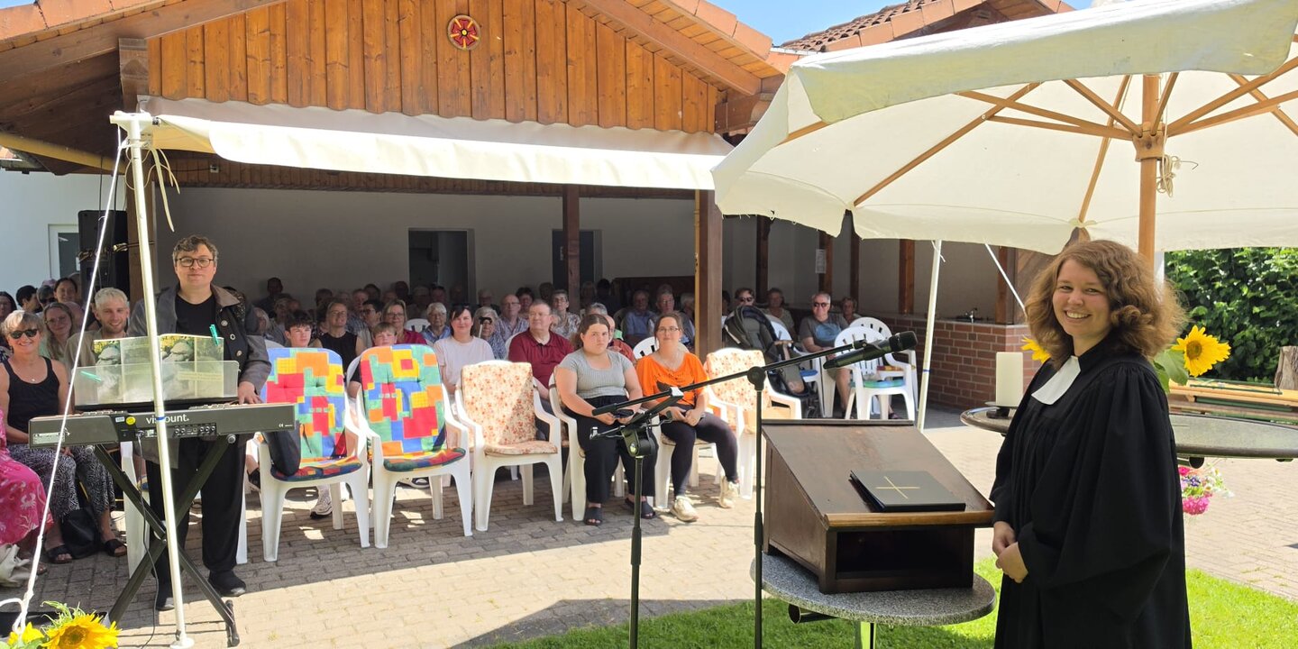 Sommergottesdienst unter den Eichen in Eschenbruch